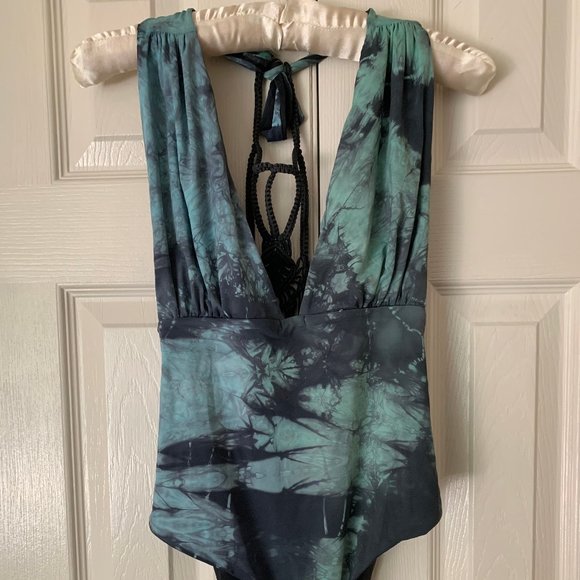 Camille Reversible Swimsuit with Removable Macrame - Picture 1 of 4